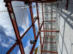 鉄骨の組立て作業