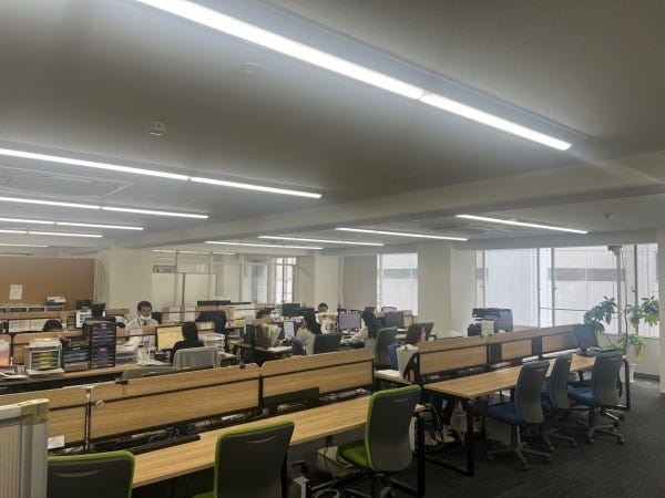 オフィスは広々・快適で帰社後は同僚や事務員さんと楽しく談笑しています！！
