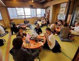 社員旅行ではいつも美味しいものを食べてきます。