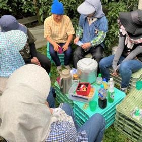 １０時と３時はおやつ休憩。おやつ食べ放題です。