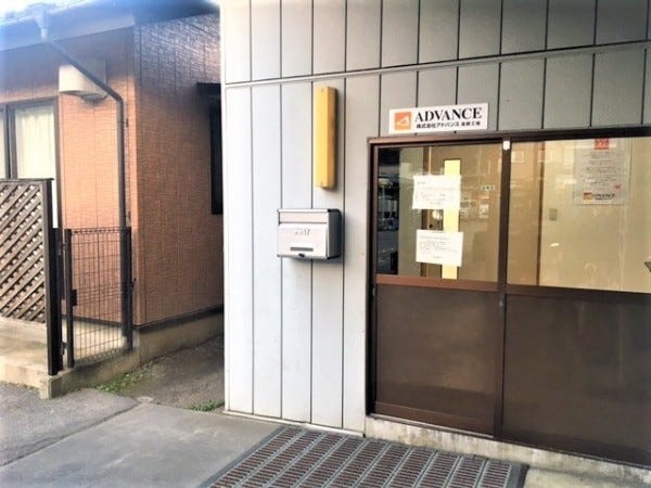 ネギのトリミング作業スタッフ