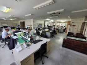 職場です。社員同士がコミュニケーションがとりやすいんです。