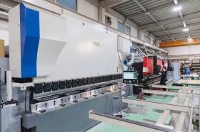 工作機械（ベンディングマシン）