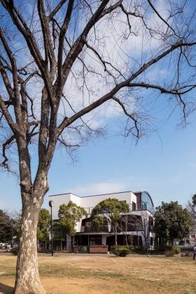 広ーい公園が子どもたちのお散歩コース