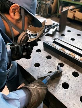 製缶（溶接）作業風景