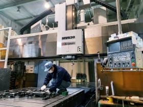 ４メートル近いサイズの加工物も加工できる設備があります