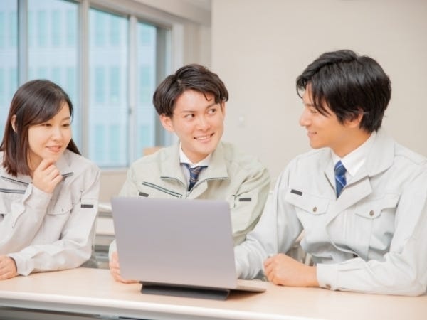 お客様が持ち込まれた廃棄物に関する伝票（マニフェスト）と事前に登録されているデータ内容の照合業務を担当いただきます。