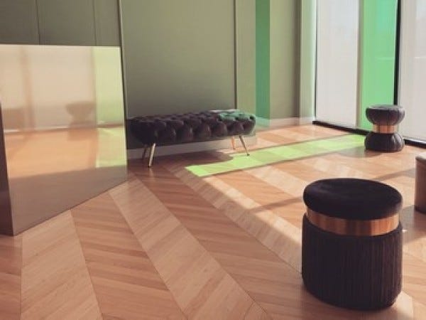 フロントスタッフ・スタッフ（未経験OK・交通費支給あり）