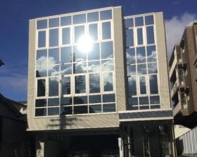 尼崎本社です。