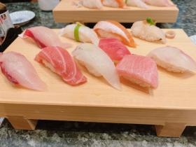 食事補助制度で半額でお寿司が食べられます！！