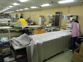 ただいまカーテン縫製中。