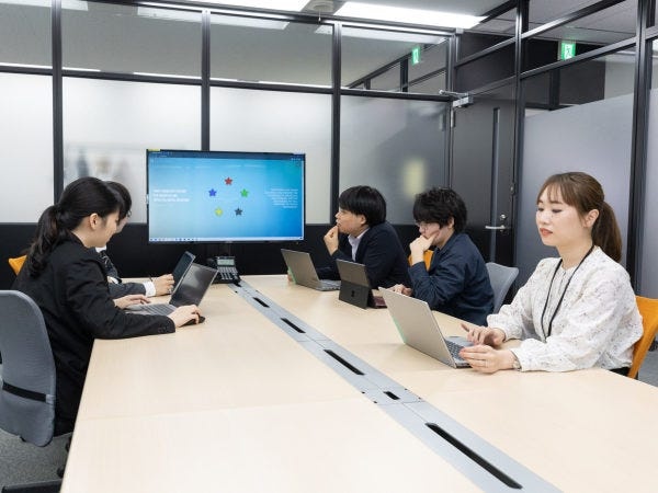 転職してきた社員も多く、転職者の気持がわかるので、あなたもすぐに馴染めると思います。