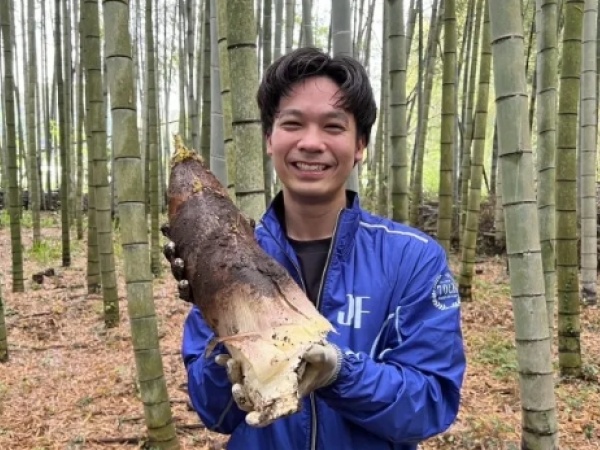 自分で堀ったタケノコの味は別格！20代のメンバーが中心となって活躍している職場は、いつでも明るい雰囲気です。何でも気軽に聞くことができます。