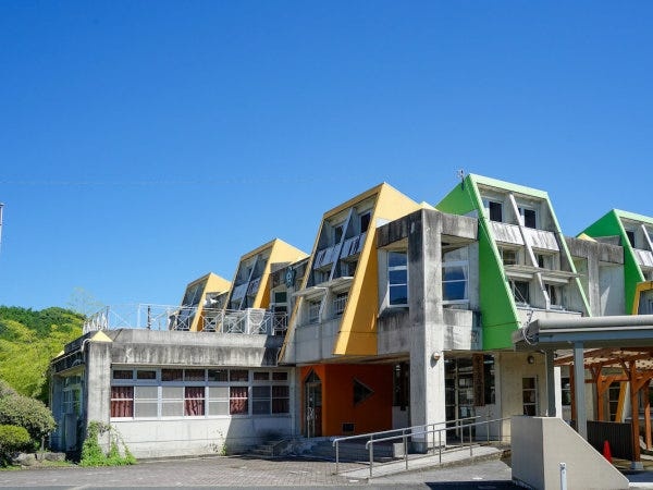 こちらは福岡県にある明蓬館高校の本校です。毎年スクーリングを行います。