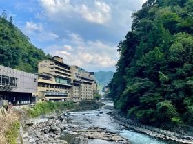 大自然に囲まれた旅館・温泉街