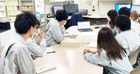 ＣＡＤ課ミーティング。チームで協力して、仕事を進めています。