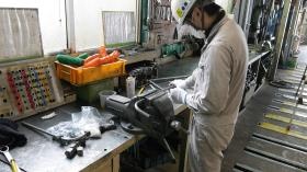 メカニック：部品手入れ作業