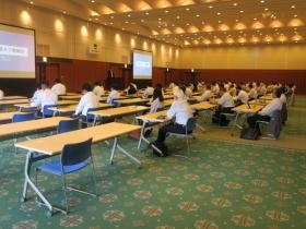 年２回の社員全体会議で情報共有をします