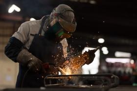 アーク溶接も行います