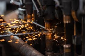 鉄筋相互の溶接はスポット溶接を用います。