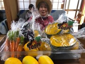 畑で出来た野菜をご近所へ販売！