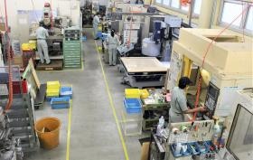 工場内作業風景