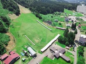 広大なゴルフ練習場も併設