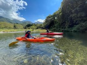 キャンプ場近くの大源太湖でのカヤック・サップツアー