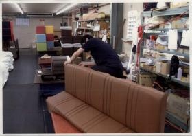 大阪本社椅子張り部門工場