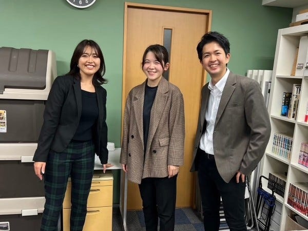 こんな感じの服装で出勤しています♪20代～30代のメンバーが活躍しています＊*