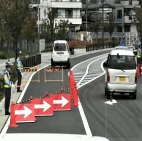 基本的な片側交互通行の実技風景です。