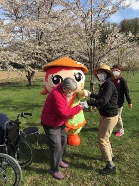 和ちゃん（共和町マスコット）とダンス