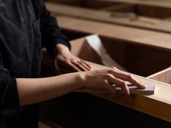 木を主に使った家具製作を行う当社は、スタッフやその家族も大切にする会社です。未経験の方も経験者の方もしっかりとサポートしていきます。