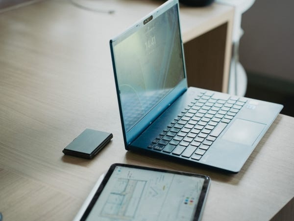 2016年若干古びた倉庫からスタートした当社。そこから働きやすい環境づくりとして空間リフォームを行い、現在の自社工房が完成しました。