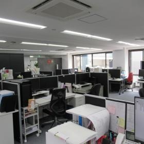 事務所：今年の７月に移転しました。綺麗なオフィスで働けます！