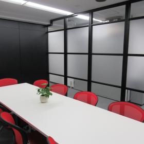 会議室：来客はもちろん、簡単なミーティングもここで！