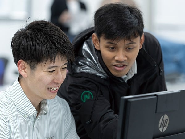 先輩社員との同行を繰り返し行い、配送のお手伝いから商品案内など独り立ちを目指していただけるので未経験の方もご安心ください◎