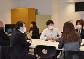 大阪本社 いつでも打合せたり話ができる社風です