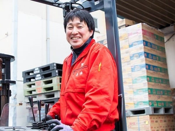 フォークリフトの免許は入社後に取得した社員もたくさんいます。入社時点での資格の有無やその他経験などは不問！意欲重視の採用を行ないます。