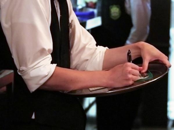 当店のオーダーは昔ながらの手書き方式を採用★　紅茶に詳しくなくても大丈夫！しっかり教えます♪