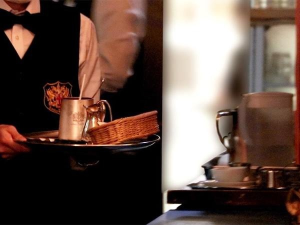 カトラリーやテーブルセッティング、配膳もお願いいたします！