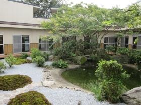 グループホームの中庭（日本庭園）