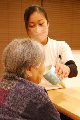 若手の介護スタッフも多数活躍しています