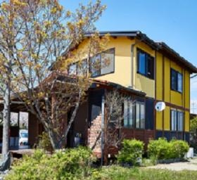 社屋（旧あま市役所北西にある黄色の２階建の建物が目印です）