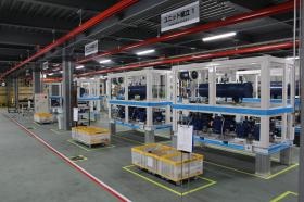 冷凍機の製造ラインです。
