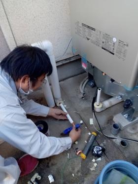 エコキュートの取付工事中！