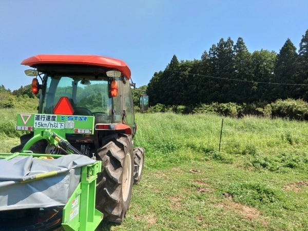 トラクター等の農業機械での作業もお願いする予定です。経験者優遇。