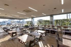 新しくなり、待ち時間も快適に過ごせるレストハウス。