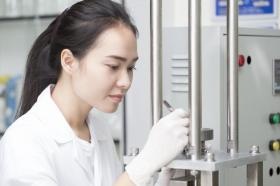 年間休日１２０日以上！実験職に挑戦しませんか？