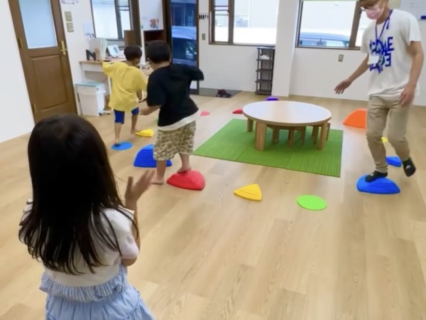 児童指導員・ippo牛津教室の児童指導員・ーーーーーーーー（普通自動車運転免許・AT限定可）